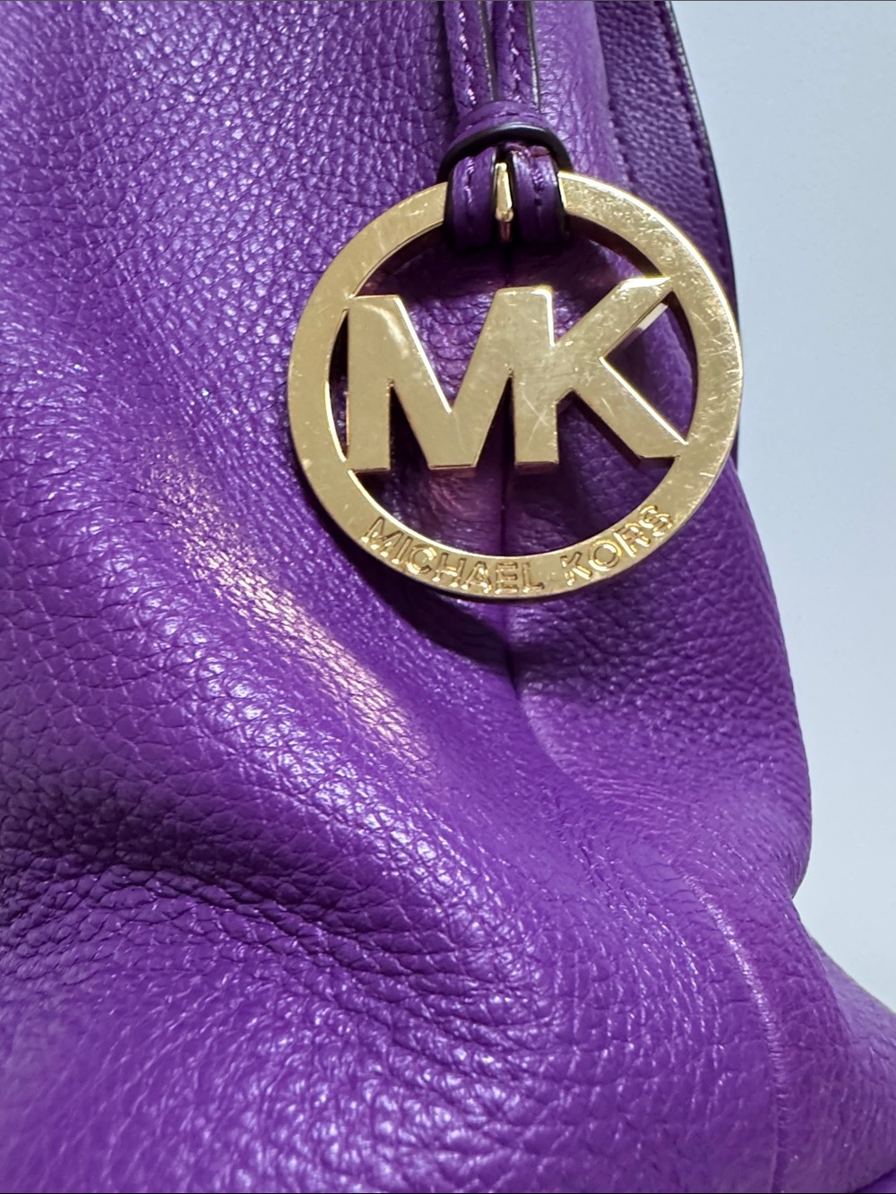 Michael Kors Jules drawstring crossbody bag - Picture 8 of 9